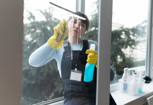 Nettoyage de vitres intérieures et extérieures à Thuir